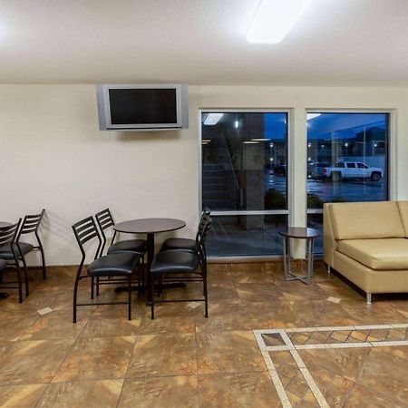 מלון Super 8 By Wyndham סגווין מראה חיצוני תמונה