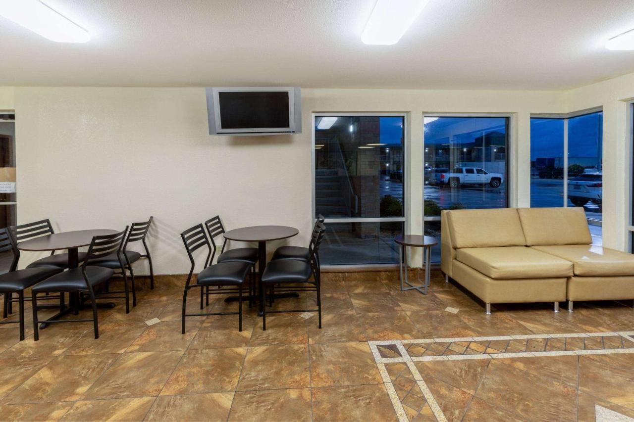מלון Super 8 By Wyndham סגווין מראה חיצוני תמונה