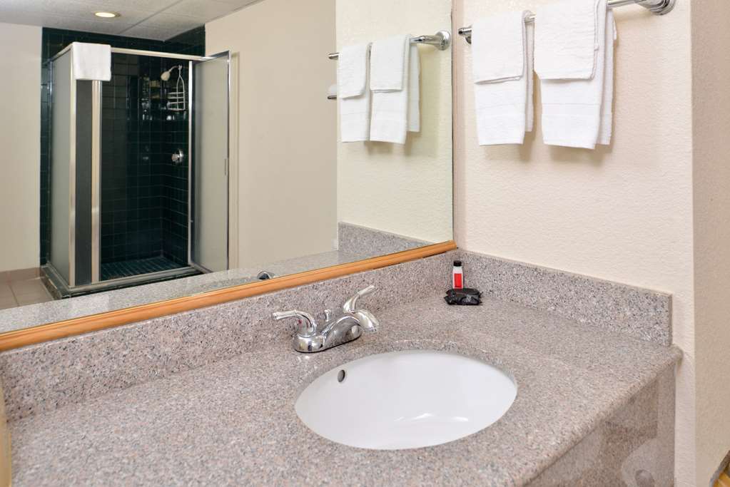 מלון Super 8 By Wyndham סגווין חדר תמונה